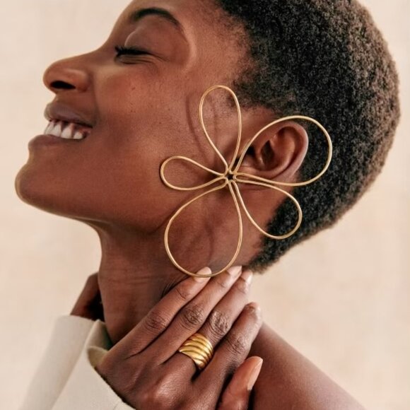 Sezane Nelly Earrings - gold flowers - Picture 6 of 7